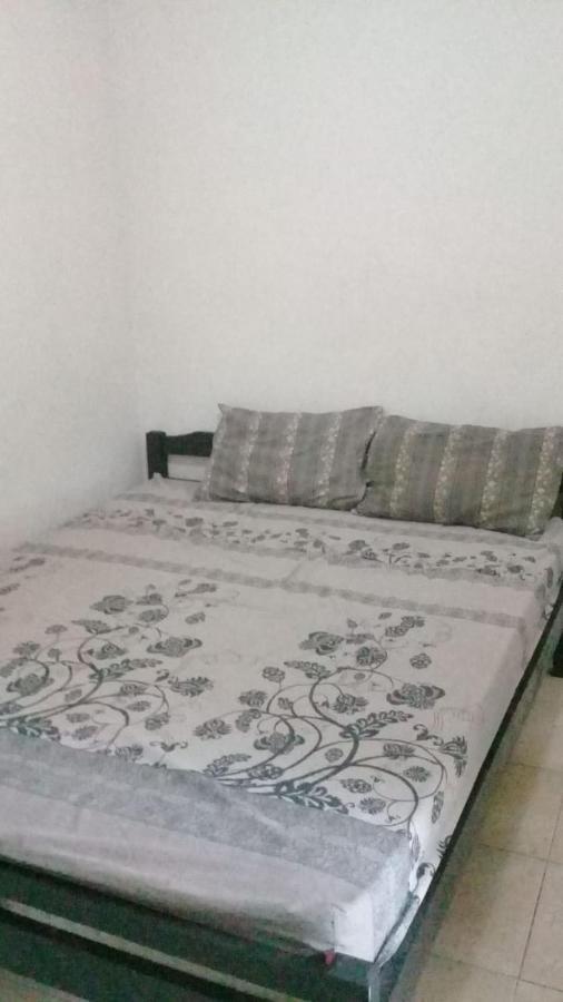 Kost Backpacker Hotel Sidoarjo Kültér fotó