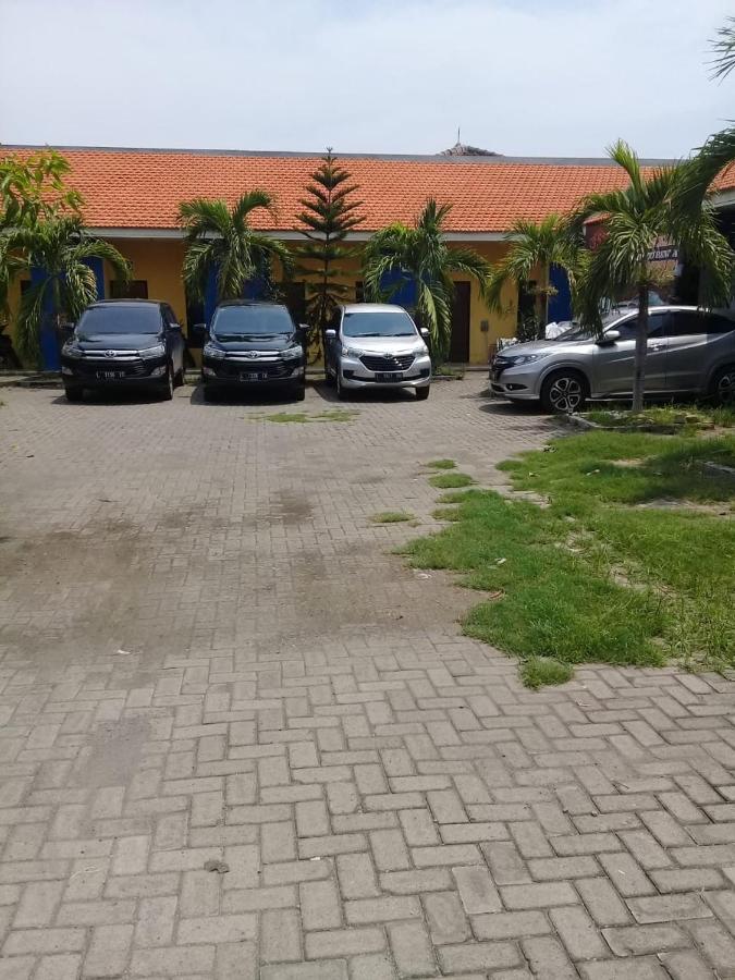 Kost Backpacker Hotel Sidoarjo Kültér fotó