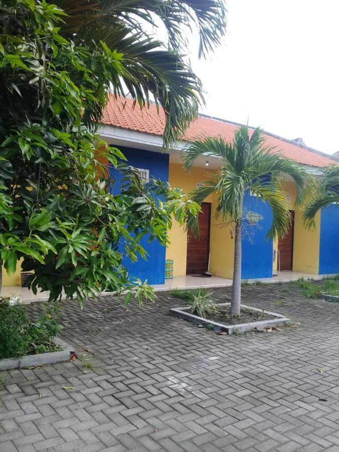Kost Backpacker Hotel Sidoarjo Kültér fotó