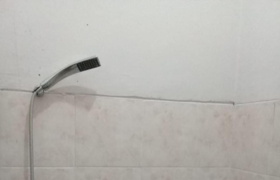 Kost Backpacker Hotel Sidoarjo Kültér fotó