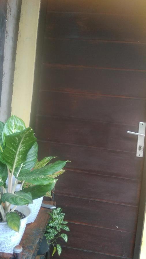 Kost Backpacker Hotel Sidoarjo Kültér fotó