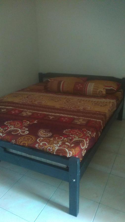 Kost Backpacker Hotel Sidoarjo Kültér fotó