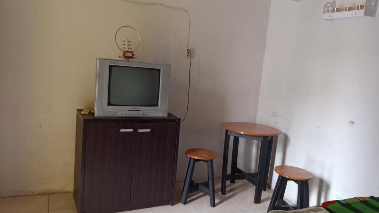 Kost Backpacker Hotel Sidoarjo Kültér fotó