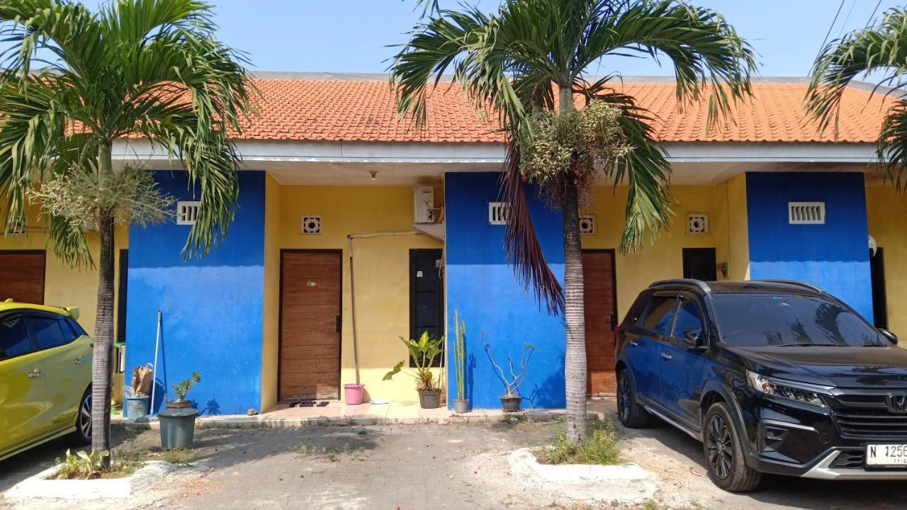Kost Backpacker Hotel Sidoarjo Kültér fotó