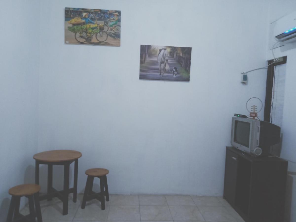 Kost Backpacker Hotel Sidoarjo Kültér fotó