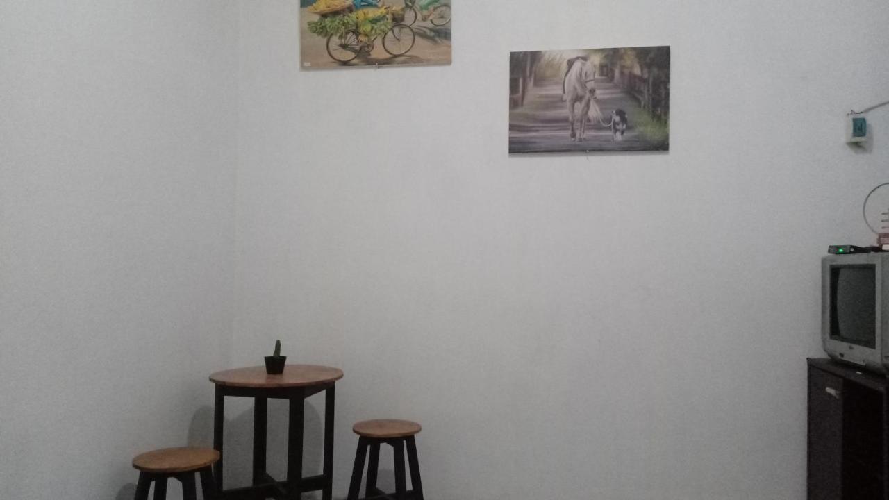 Kost Backpacker Hotel Sidoarjo Kültér fotó