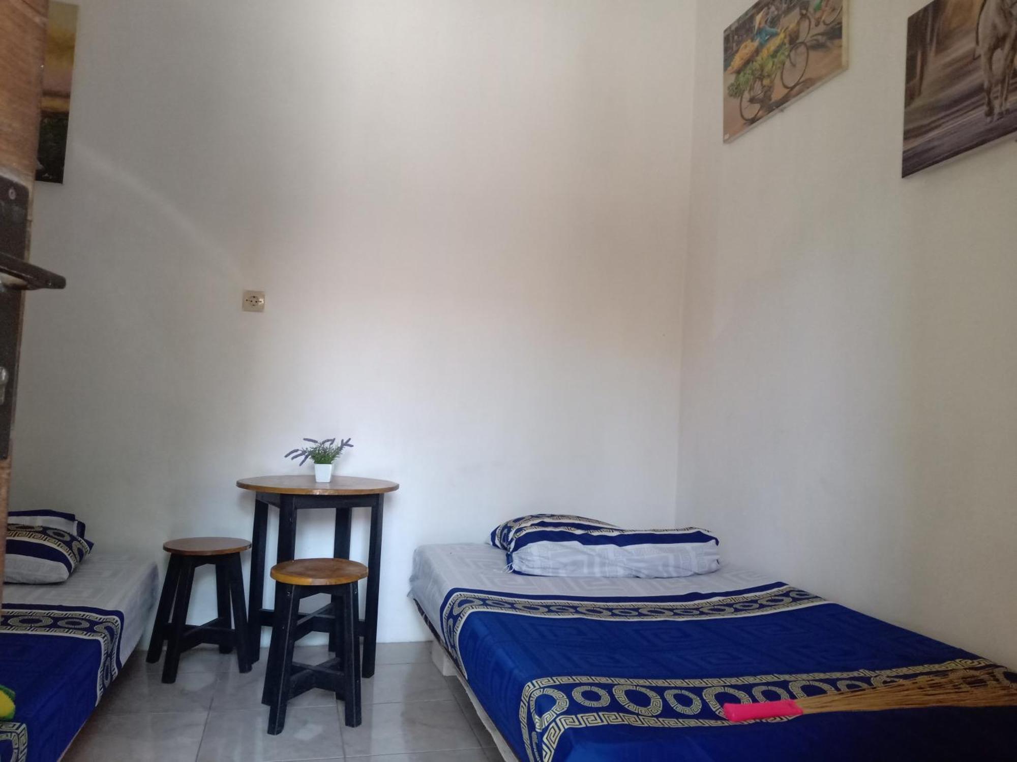 Kost Backpacker Hotel Sidoarjo Kültér fotó