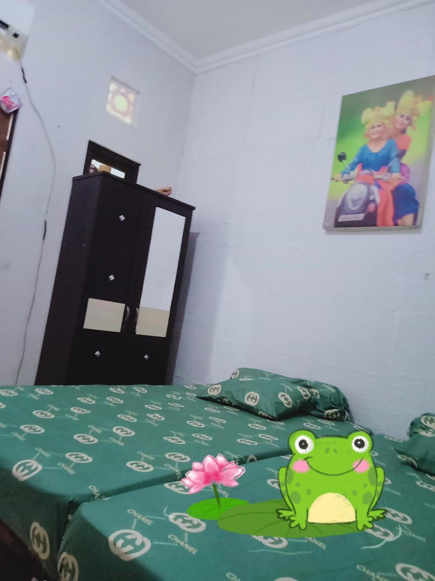 Kost Backpacker Hotel Sidoarjo Kültér fotó