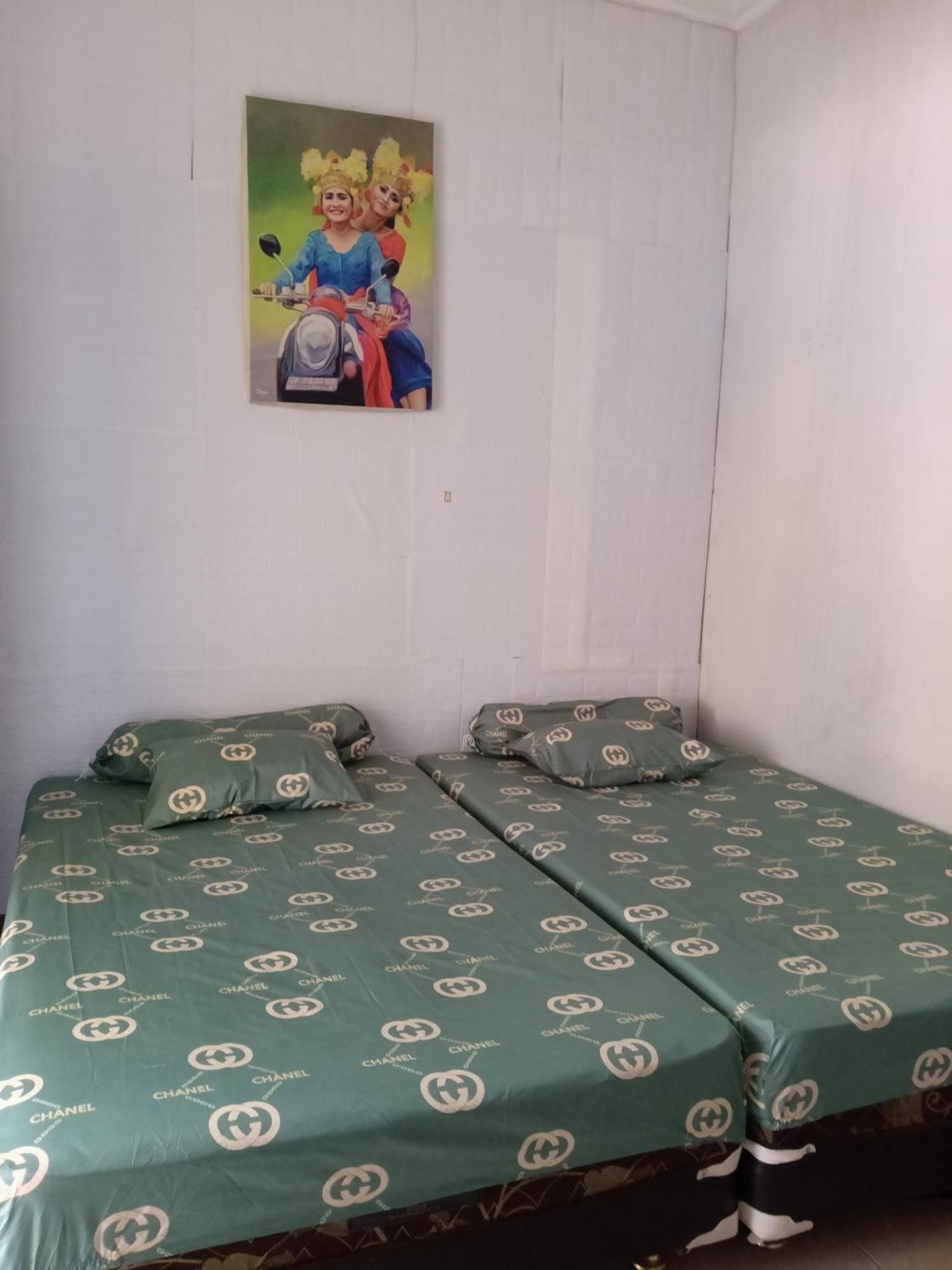 Kost Backpacker Hotel Sidoarjo Kültér fotó
