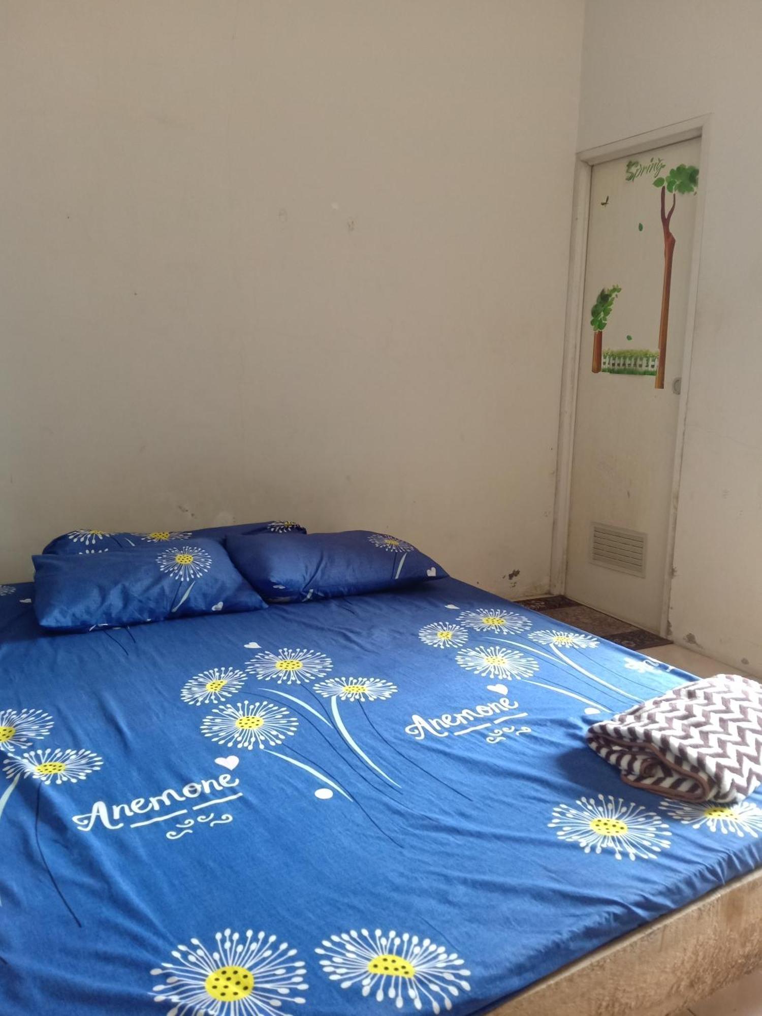 Kost Backpacker Hotel Sidoarjo Kültér fotó