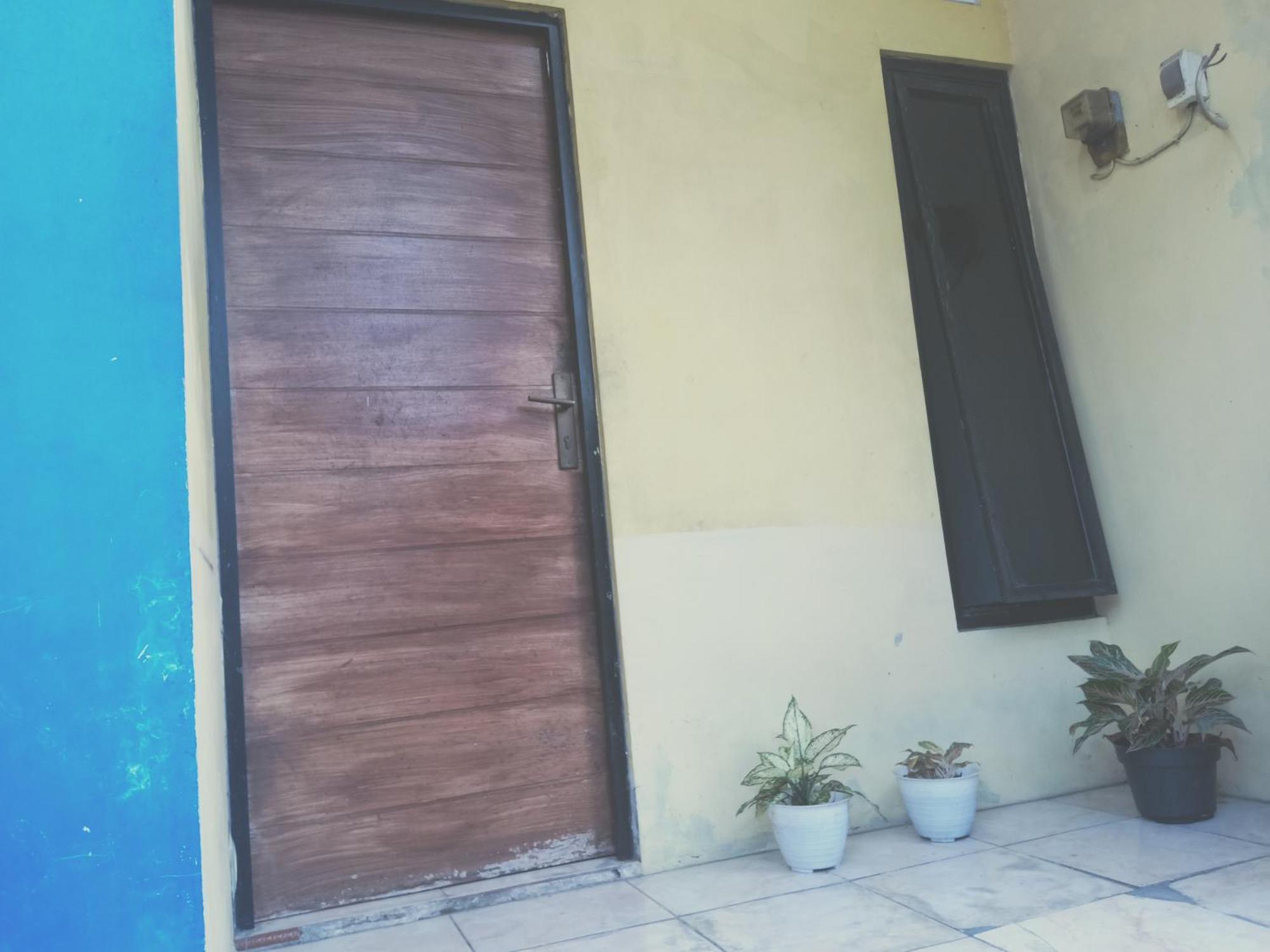 Kost Backpacker Hotel Sidoarjo Kültér fotó