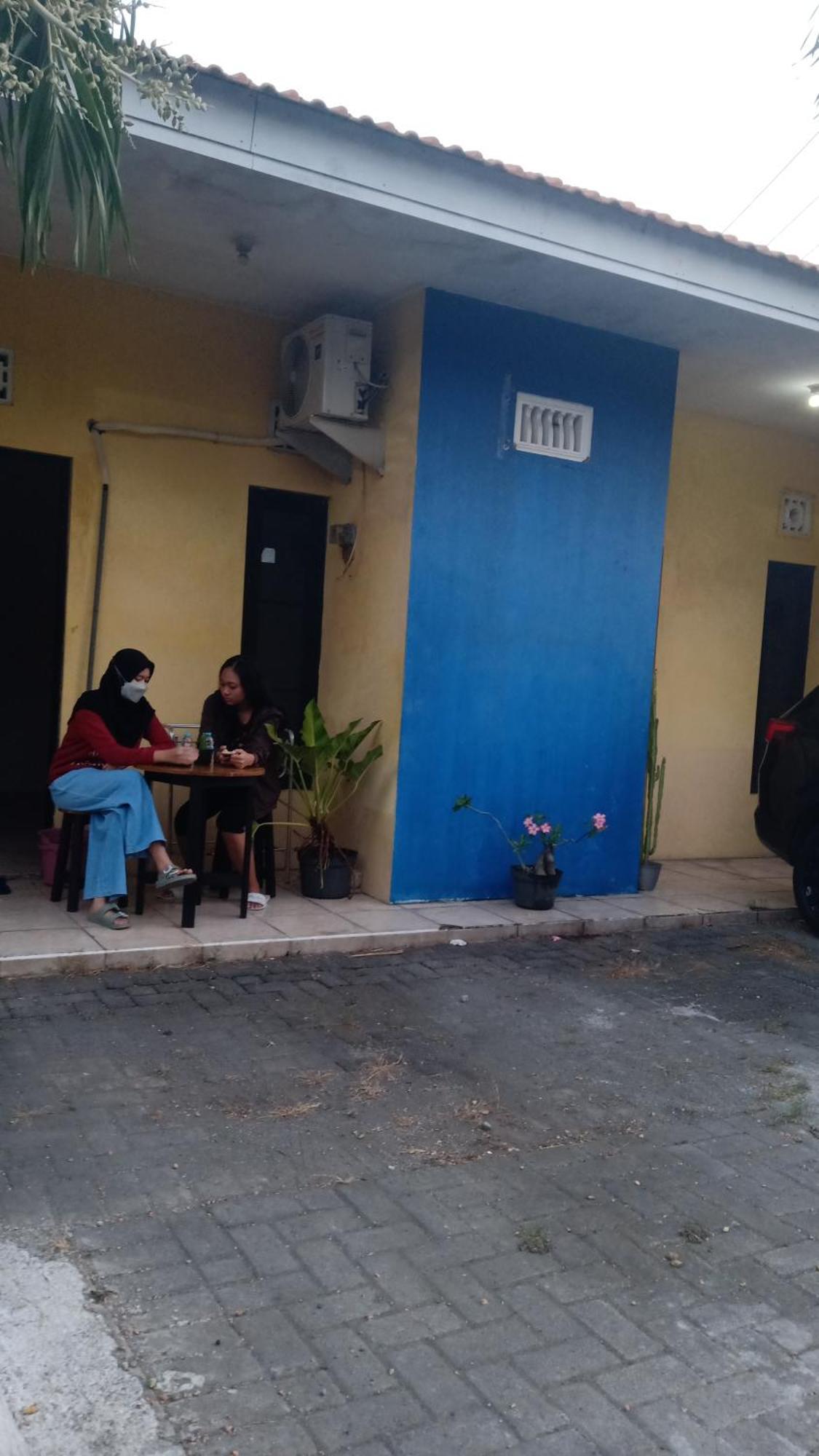 Kost Backpacker Hotel Sidoarjo Kültér fotó