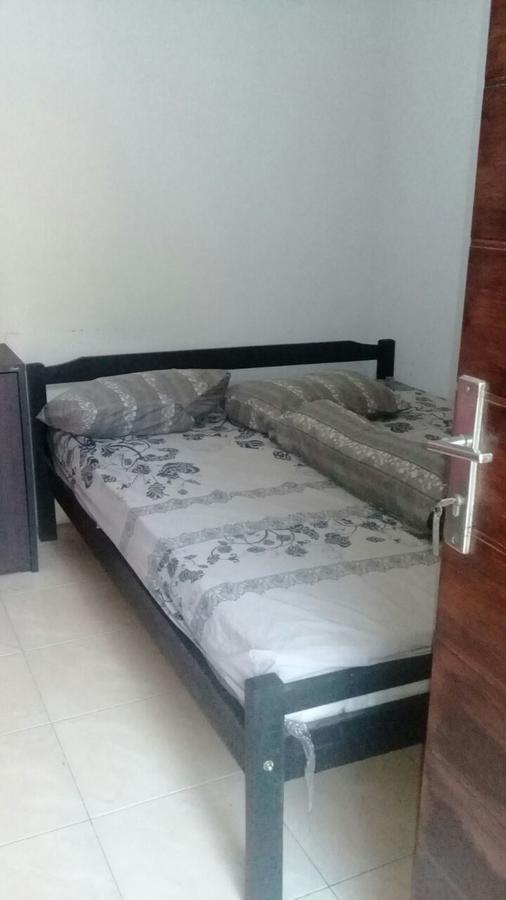 Kost Backpacker Hotel Sidoarjo Kültér fotó