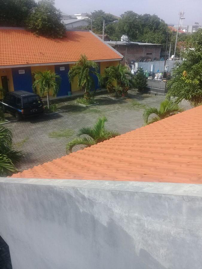Kost Backpacker Hotel Sidoarjo Kültér fotó