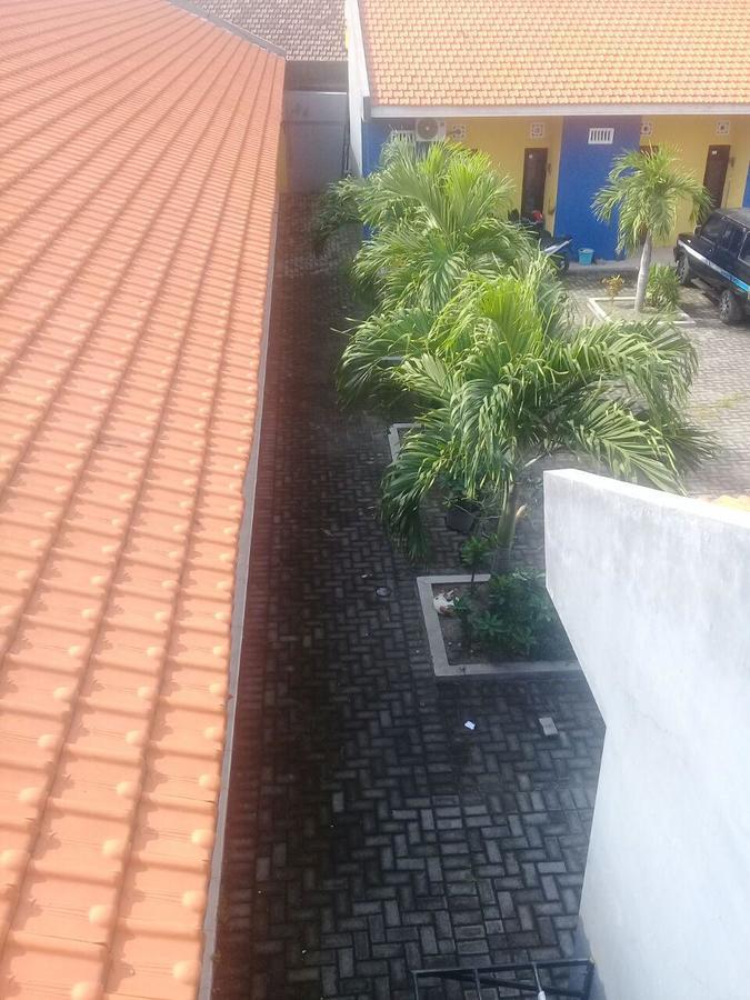 Kost Backpacker Hotel Sidoarjo Kültér fotó