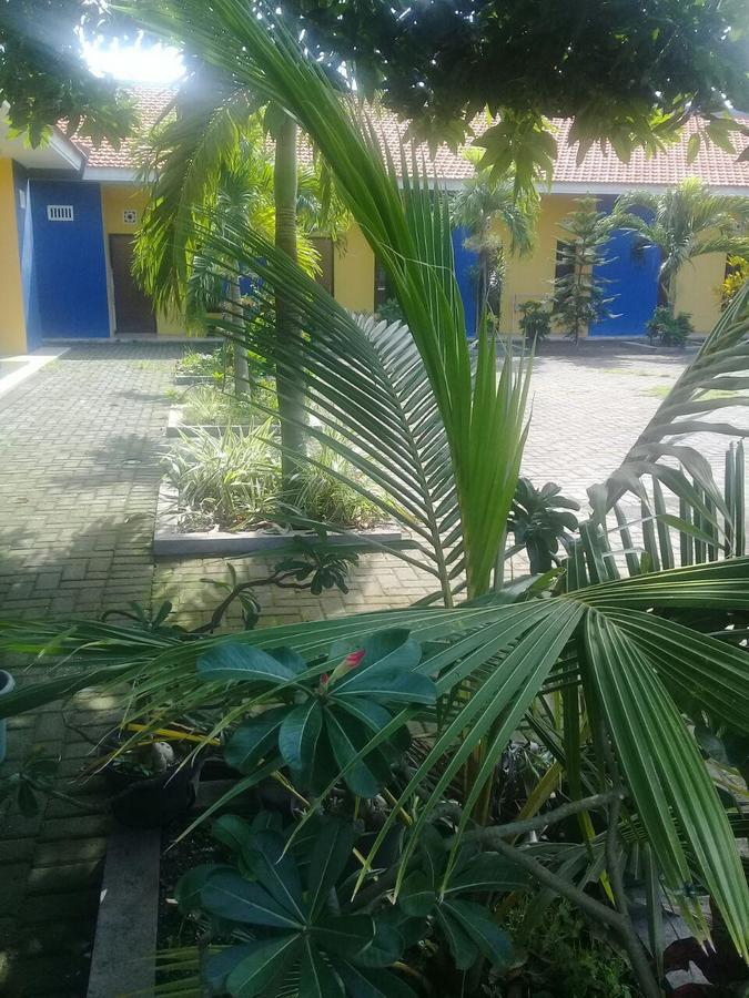 Kost Backpacker Hotel Sidoarjo Kültér fotó
