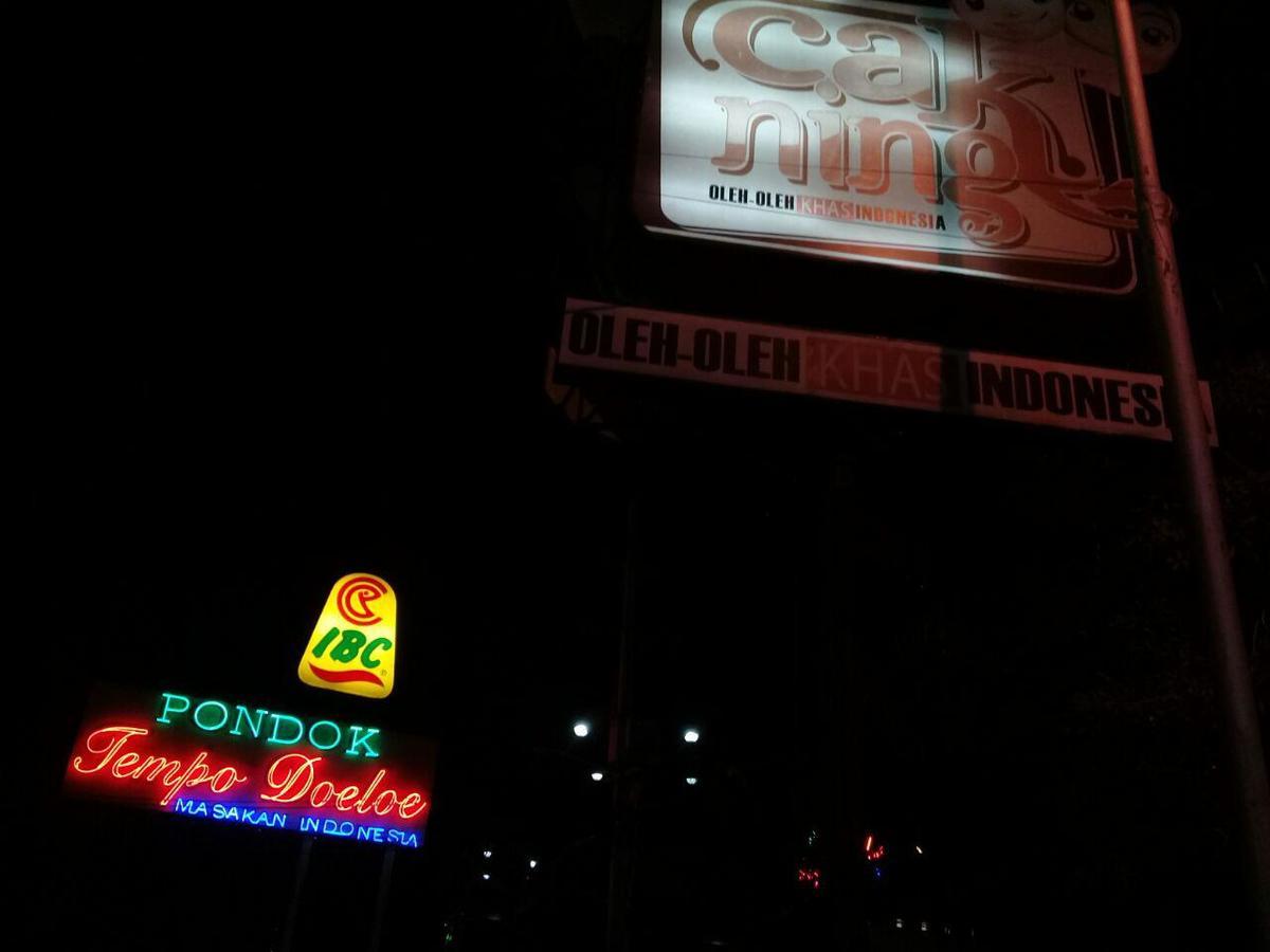 Kost Backpacker Hotel Sidoarjo Kültér fotó