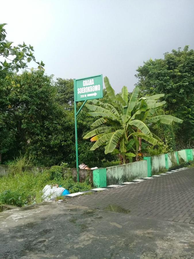 Kost Backpacker Hotel Sidoarjo Kültér fotó