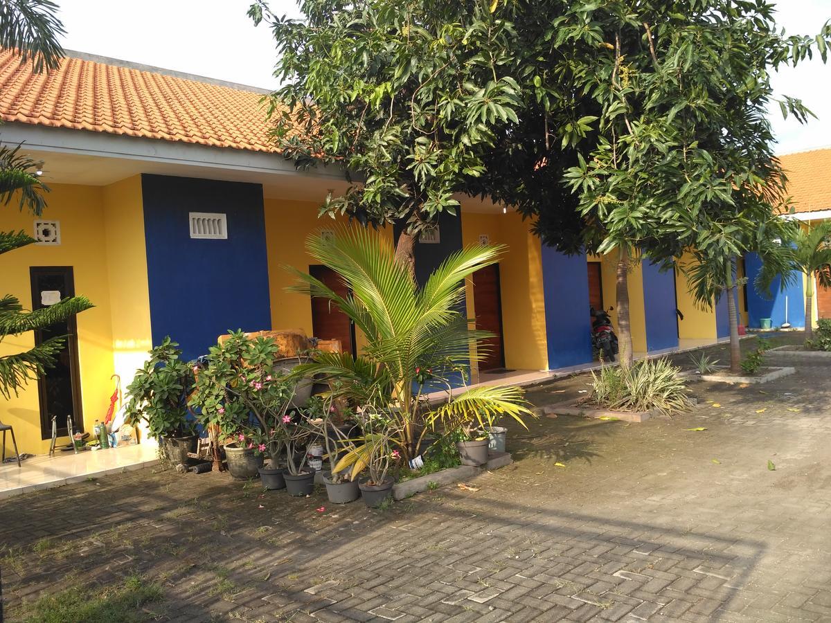 Kost Backpacker Hotel Sidoarjo Kültér fotó